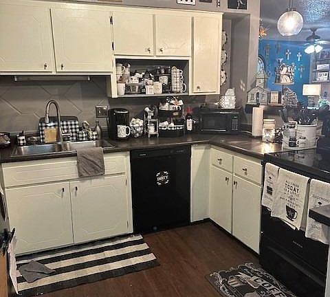 5th image of 1051 N Holly Dr