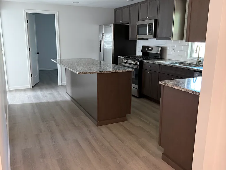 813 Norton Ave — Photo 2