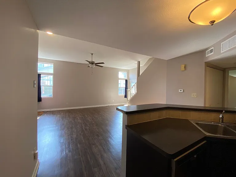 815 Mission Ave — Photo 4