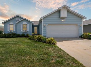 1226 Hearthstone Ct, Holland, MI 49423