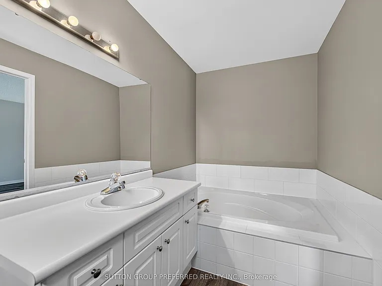 185 N Centre St #7 — Photo 25
