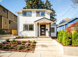 1925 SE Sherrett St, Portland, OR