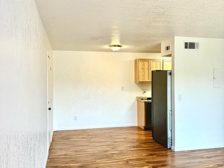 2100 Forest Knoll Dr NE #202 — Photo 4
