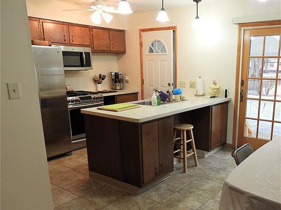 3rd image of 13766 Franklyn Blvd