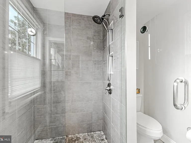 114 E Aylesbury Rd — Photo 30