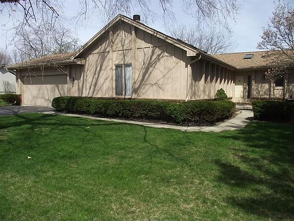 3rd image of 6940 Greentree Ln