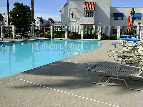 3rd image of 4120 Sanderling Cir Unit 423