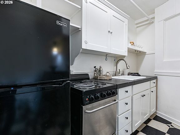 4th image of 1811 NW Couch St APT 102
