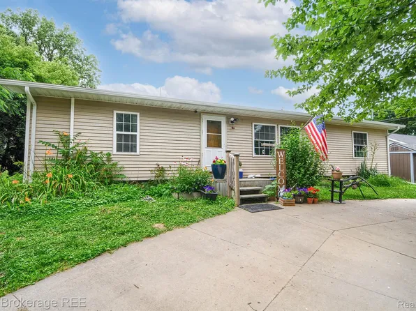 5023 Knapp Dr, Flint, MI 48506