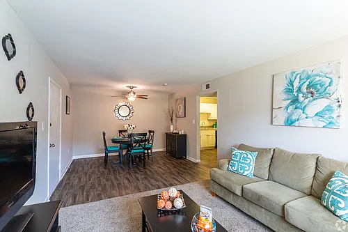 Bradley Square Apartments Photo 1