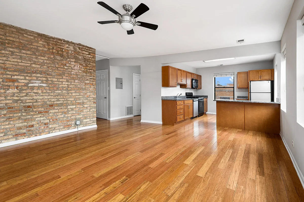 Building Photo - 1640 N Damen Ave
