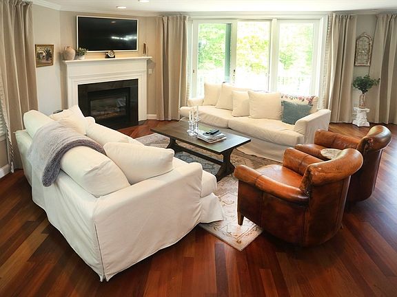 5th image of 32 Highwood Ln