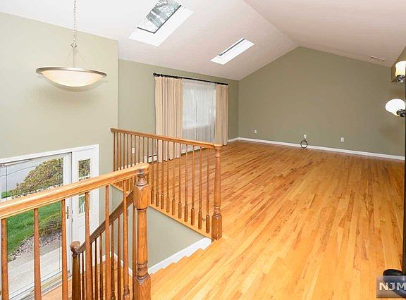 3rd image of 92 Lake St