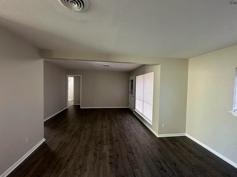 910 Van Horn St — Photo 14