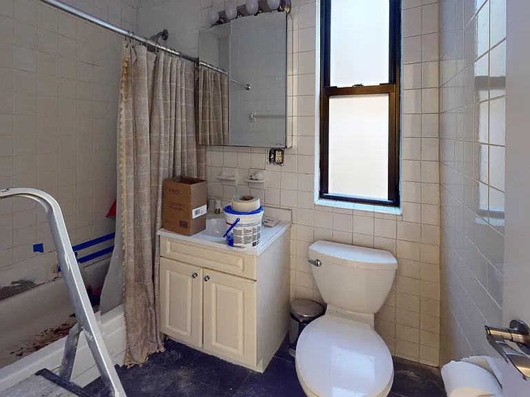 240 Waverly Pl #62 — Photo 6