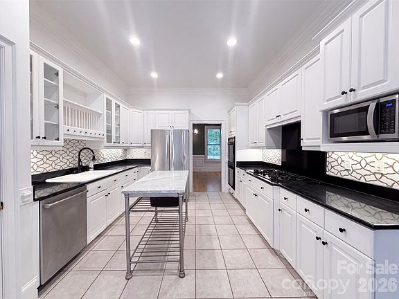 2nd image of 480 Robinson Rd