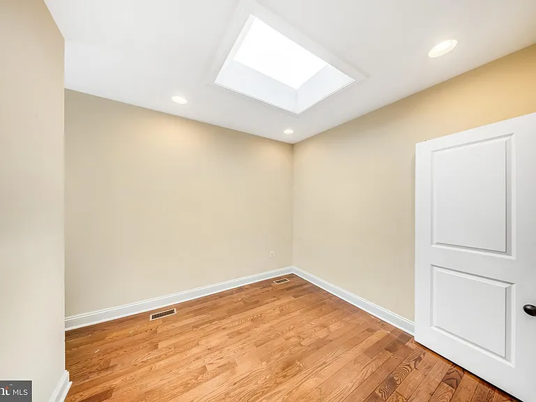 1505 Spring Pl NW — Photo 21