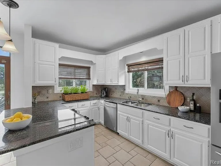 6628 Longworth Dr — Photo 6