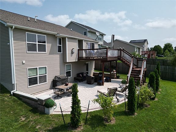 3rd image of 8244 Dakota Dr