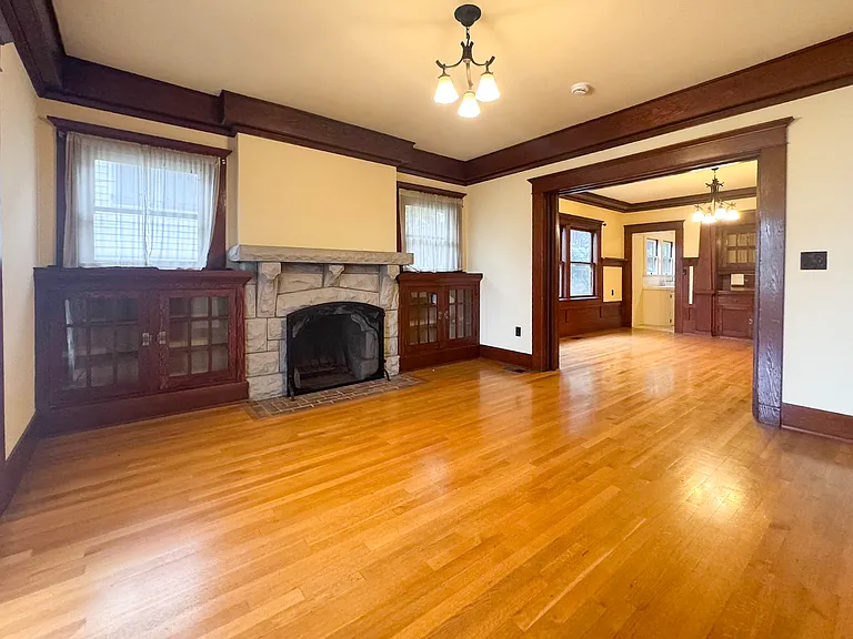 1123 Marion Ave — Photo 5