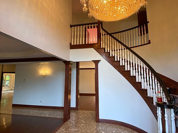 5th image of 60 Beech Cliff Dr