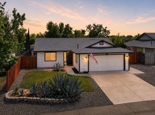 960 Montcrest Dr, Redding, CA 96003