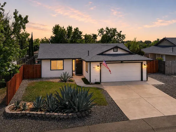 960 Montcrest Dr, Redding, CA 96003