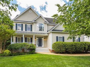 906 Roll Dr, Midlothian, VA 23114