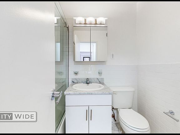 4th image of 240 E 82nd St APT 5H