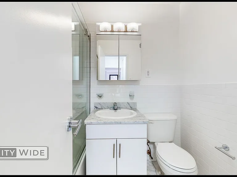 240 E 82nd St #5H — Photo 4