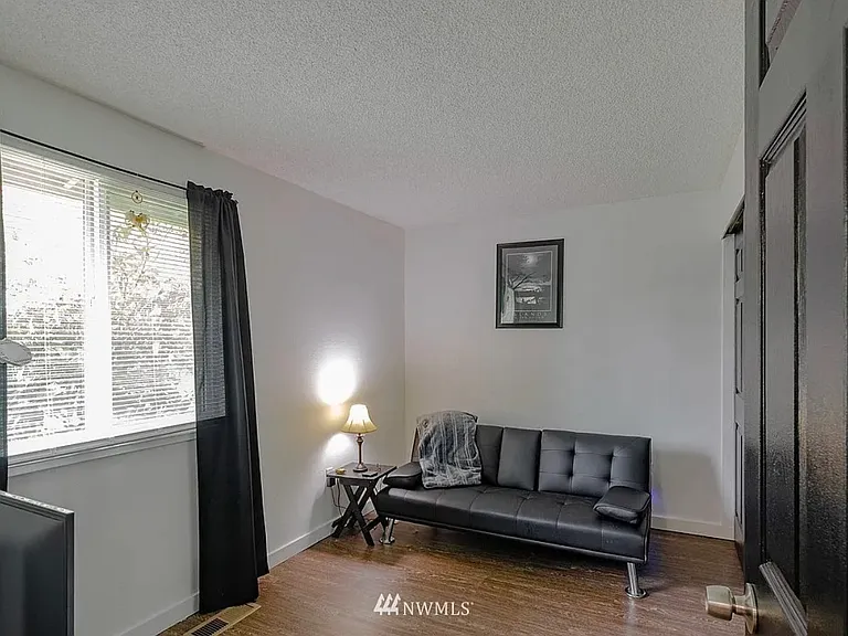 1339 Rhododendron Ct NE — Photo 13