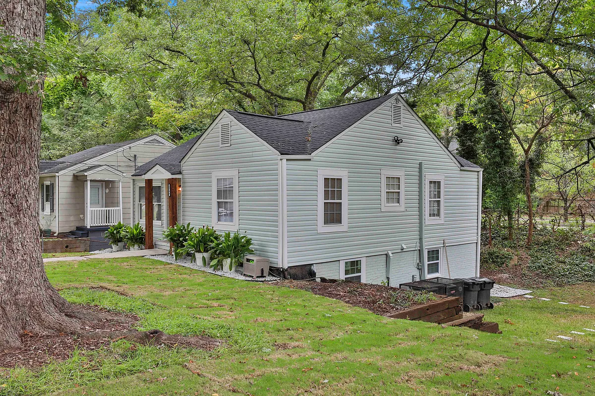 Building Photo - 1746 Spring Ave #A