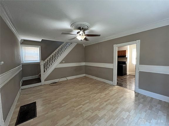 3rd image of 3248 Glenmore Ave