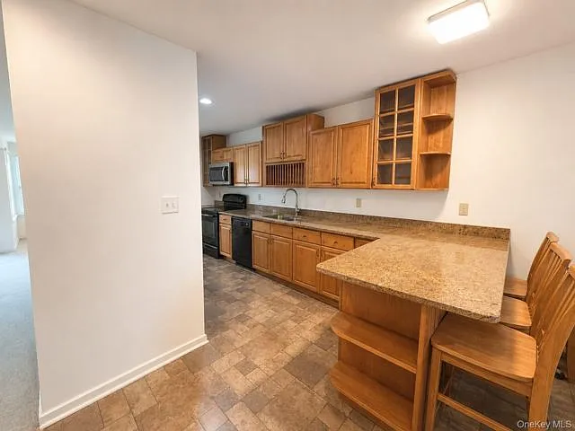 504 Continental Dr — Photo 5