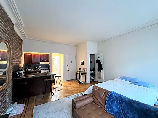 Rented by City Connections Realty | media 2