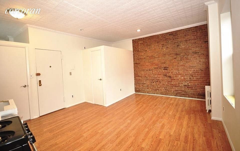 1st image of 1 Willow Pl #3R