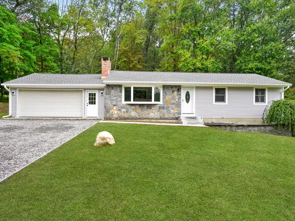 6 Patricia Lane, Newtown, CT 06470