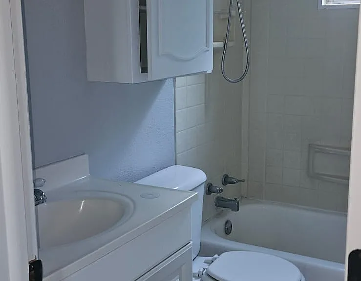 1214 Burleson St — Photo 11
