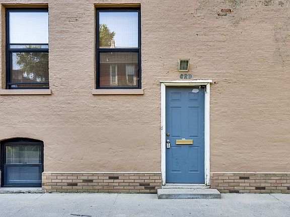 2nd image of 1049 W Montana St