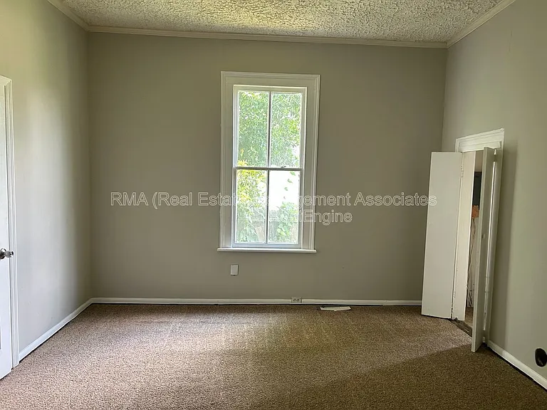 121 W Chappell St — Photo 1