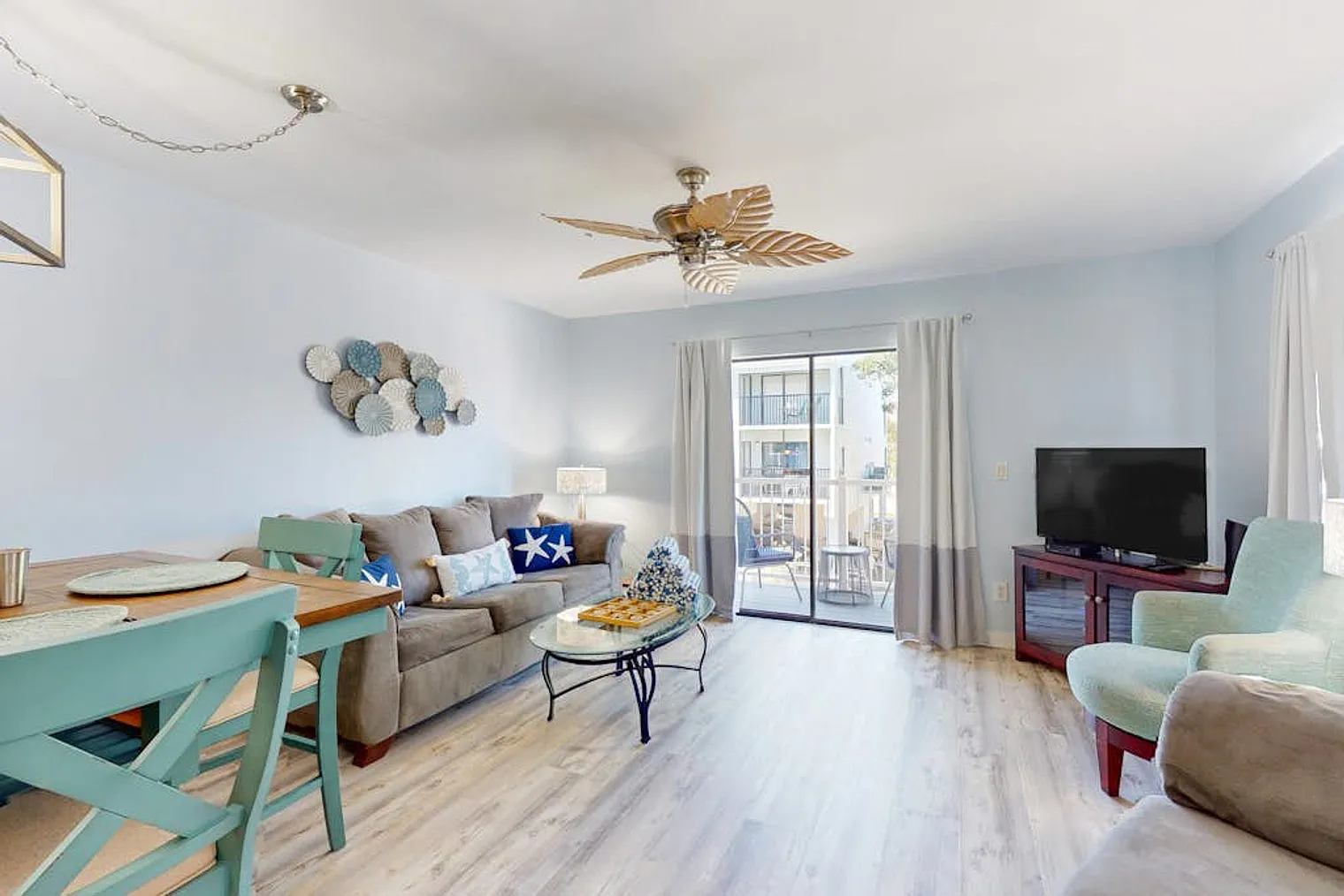 2 bed, 2.0 bath, 893 sqft, $3,724 — Photo 2