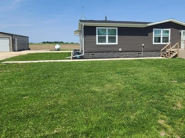 112 Merrill Rd, Castalia, IA 52133