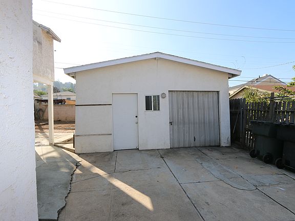 3rd image of 1218 W Mabel Ave