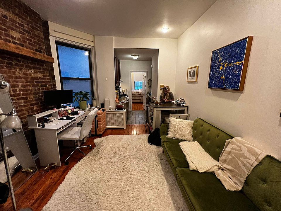 1st image of 264 W 22nd St #8