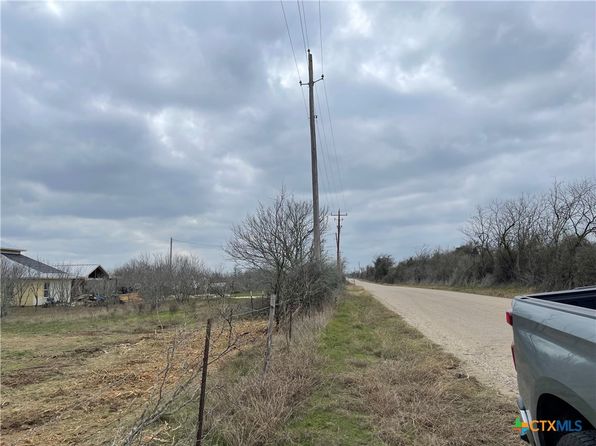 1703 Plant Rd, Luling, TX 78648
