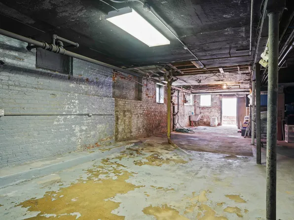 60-46 Putnam Avenue image 32 of 47