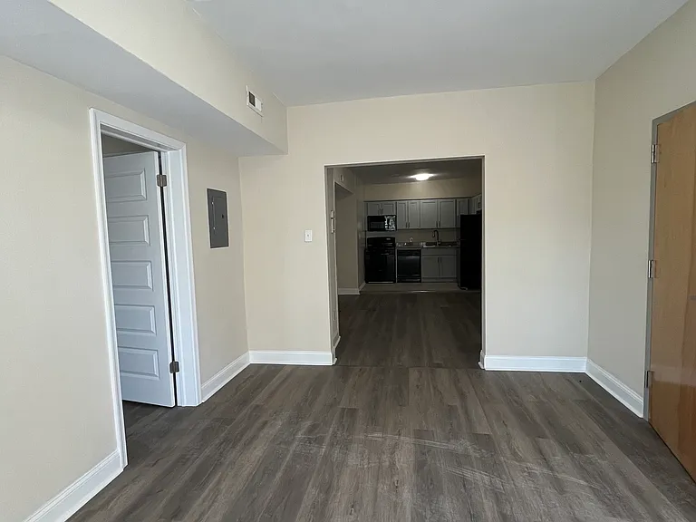 West Franklin Apts — Photo 26