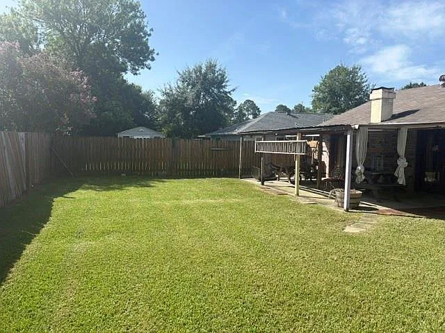 218 Tiffany St — Photo 16