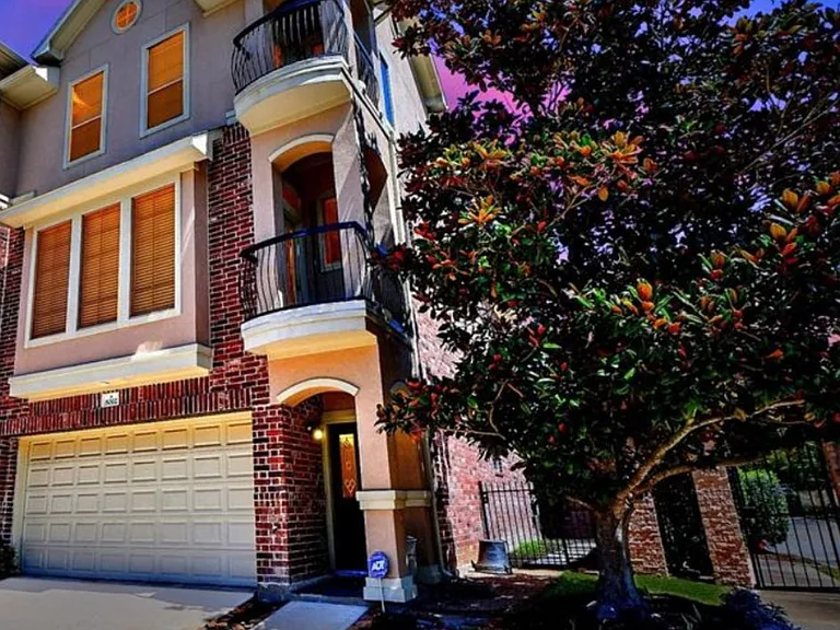 8002 Stoneyway Dr — Photo 1