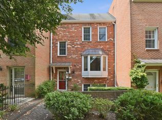 6924 McLean Park Manor Ct, Mc Lean, VA 22101